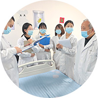 專業(yè):主任醫(yī)師每日定時查房，隨時觀察病人病情變化，了解病人心理特征，及時制定并調整診療方案以達到更好的效果。