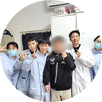 安全:專業(yè)醫(yī)護人員24小時值班，密切觀察每位患者情況。住院期間的檢查、治療都會有專人進行陪同，確保病人安全。