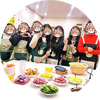 科學:高級營養(yǎng)師深入臨床，了解患者情況，根據(jù)患者病情、進行營養(yǎng)風險調查，調理飲食搭配，臨床指導患者合理飲食。